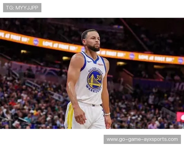 库里场上指挥若定,勇士整体运转顺畅