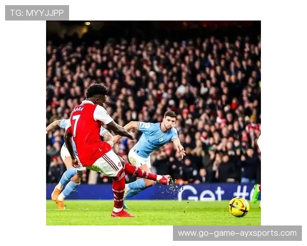 萨卡禁区外一脚远射划破夜空