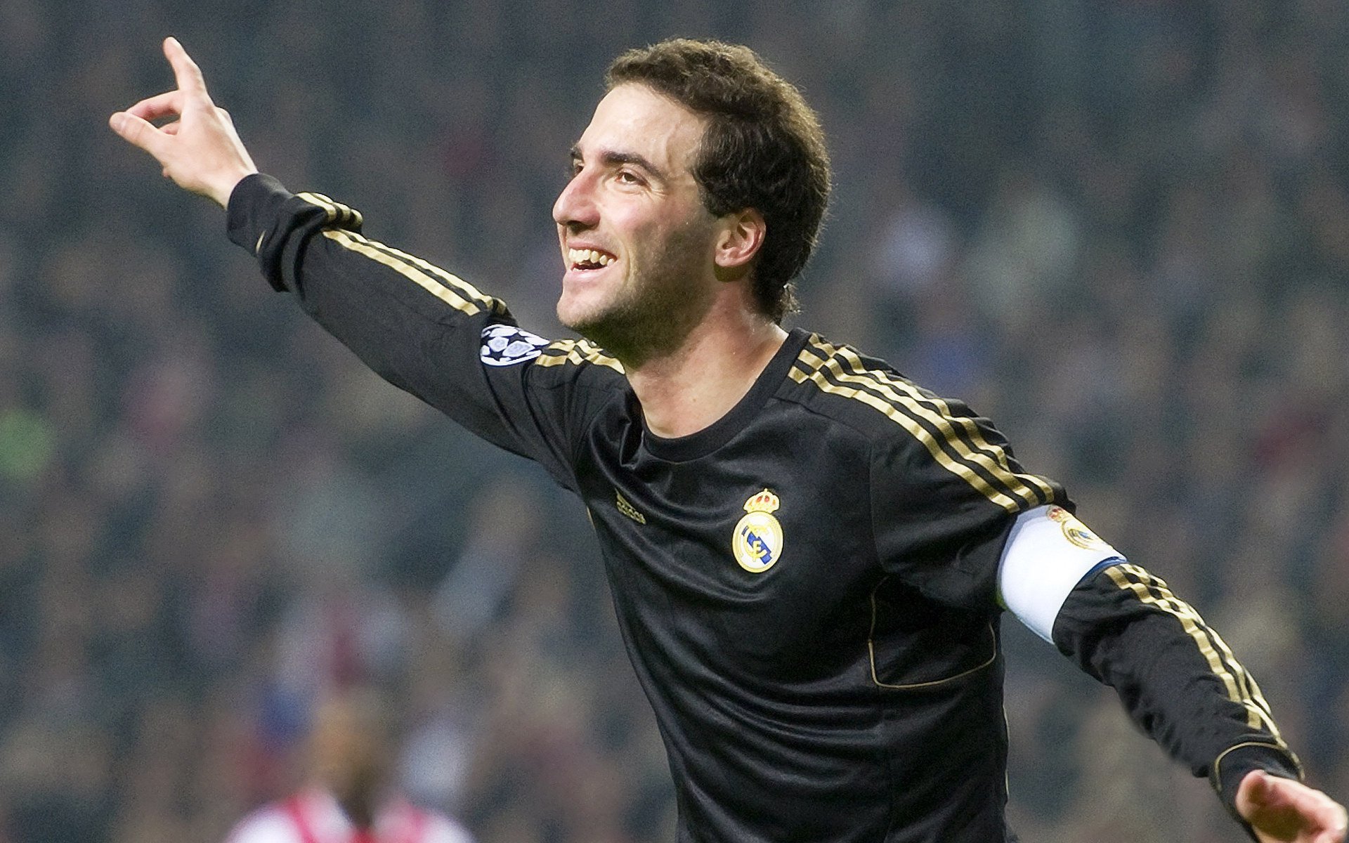 全国CrossFit综合力量赛 候场区哑铃与杠铃堆成山